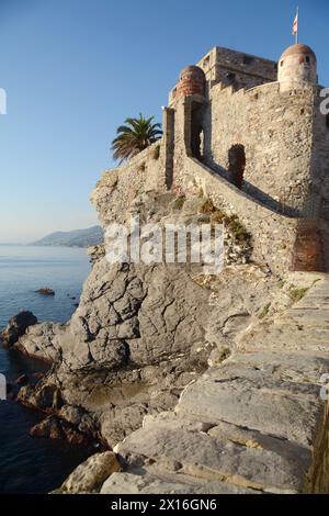 Camogli signifie maison de chandails parce que dans la mer Ligure les maris marins étaient toujours par la mer. Banque D'Images