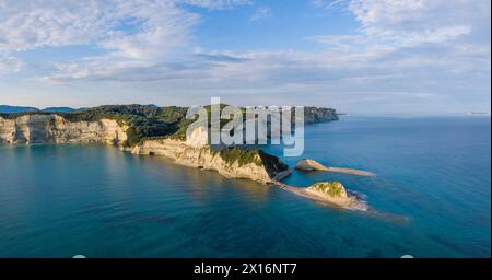 Vue aérienne du cap Drastis, le point le plus au nord-ouest de l'île de Corfou Banque D'Images