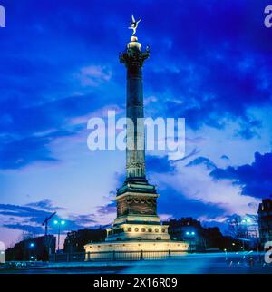 Colonne de juillet (colonne de juillet) avec le génie doré de la liberté au sommet, place de la Bastille, Paris, France Banque D'Images