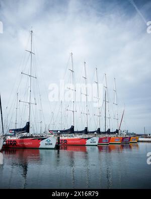 Bateaux d'entraînement pour la Clipper Round the World Yacht Race amarrés à Gosport, Portsmouth, Royaume-Uni Banque D'Images