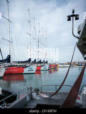 Bateaux d'entraînement pour la Clipper Round the World Yacht Race amarrés à Gosport, Portsmouth, Royaume-Uni Banque D'Images