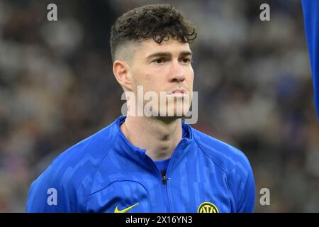 Milan, Italie. 14 avril 2024. Alessandro Bastoni du FC Internazionale look lors du match de Serie A entre le FC Internazionale vs Cagliari Calcio au stade San Siro le 14 avril 2024 à Milan, italie résultats finaux 2-2 (crédit image : © Agostino Gemito/Pacific Press via ZUMA Press Wire) USAGE ÉDITORIAL SEULEMENT! Non destiné à UN USAGE commercial ! Banque D'Images