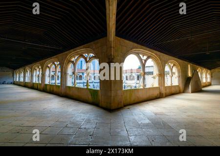 Cloître du silence Sala do Capitulo. Le monastère d'Alcobaça (Mosteiro de Alcobaça) ou monastère d'Alcobasa est un complexe monastique catholique situé dans Banque D'Images