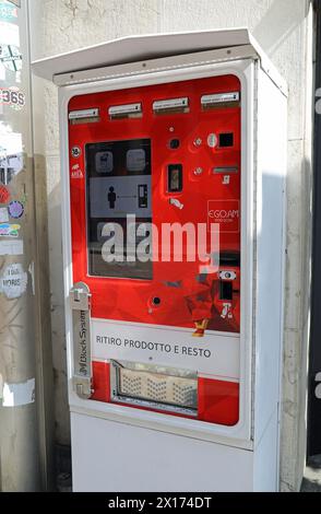 Distributeur automatique de tabac en Italie Banque D'Images