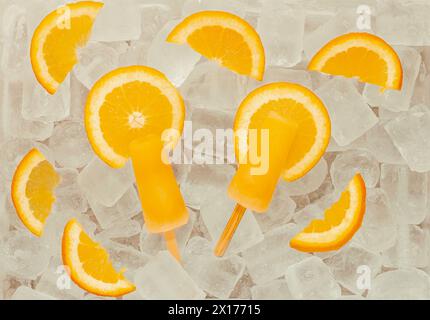 Lollies de glace fruitée orange sur fond de glace Banque D'Images