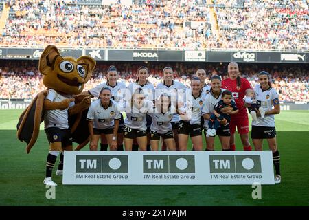 Valencia, Espagne. 14 avril 2024. Valencia CF Team vu en action lors du Round 23 de la saison régulière Liga F entre Valencia CF Female et Levante UD Female au stade Mestalla. Note finale : Valencia CF femme 1 : 1 Levante UD femme crédit : SOPA images Limited/Alamy Live News Banque D'Images