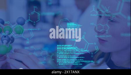 Image du traitement des données et de la formule chimique sur divers écoliers et enseignants Banque D'Images