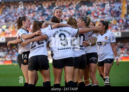 Valencia, Espagne. 14 avril 2024. Valencia CF Female fêtez un but lors du Round 23 de la saison régulière Liga F entre Valencia CF Female et Levante UD Female au stade Mestalla. Note finale : Valencia CF femme 1 : 1 Levante UD femme crédit : SOPA images Limited/Alamy Live News Banque D'Images