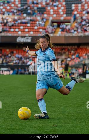 Valencia, Espagne. 14 avril 2024. Erika Gonzalez Lombidez de Levante UD Female vue en action lors de la Liga F saison régulière Round 23 entre Valencia CF Female et Levante UD Female au stade Mestalla. Score final : Valencia CF femelle 1 : 1 Levante UD femelle (photo par German Vidal Ponce/SOPA images/SIPA USA) crédit : SIPA USA/Alamy Live News Banque D'Images