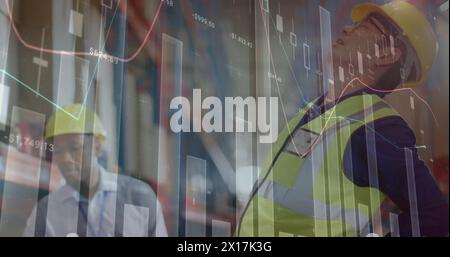 Image de graphiques statistiques sur divers ouvriers masculins dans l'entrepôt Banque D'Images