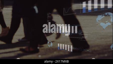 Image de graphiques, globes et langage informatique sur une section basse de personnes marchant dans la rue Banque D'Images