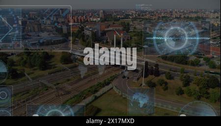 Image des scanners ronds et du traitement des données par rapport à la vue aérienne du paysage urbain Banque D'Images