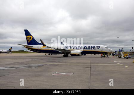 Des avions Ryanair prêts pour le départ à l'aéroport de Stansted. Banque D'Images