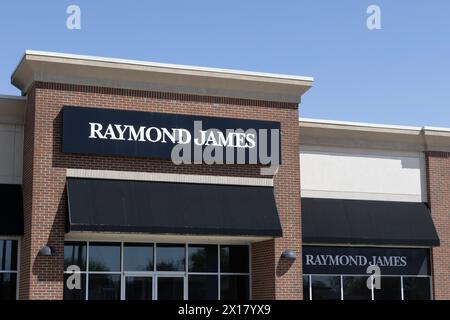 Greenwood - 13 avril 2024 : Raymond James Financial location. Raymond James est une banque d'investissement et une société de services financiers. Banque D'Images