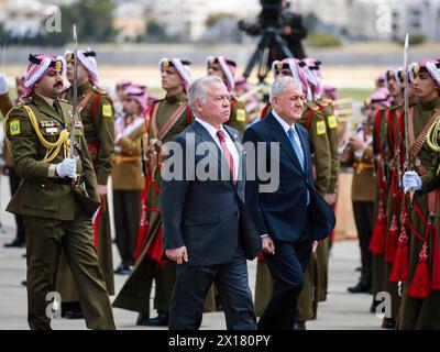 Le roi jordanien Abdallah II reçoit le président irakien Abdul Latif Rashid à Amman le roi jordanien Abdallah II reçoit le président irakien Abdul Latif Rashid à Amman, Jordanie, le 15 avril 2024. Bureau de la présidence algérienne apaimages Amman Amman Jordanie 150424 Algeria AP 0010 Copyright : xapaimagesxAlgerianxPresidencyxOfficexxapaimagesx Banque D'Images