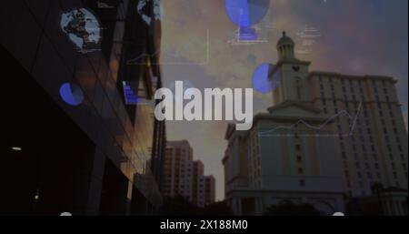 Image de globes, graphiques, langage informatique au-dessus d'une vue à faible angle des bâtiments contre le ciel nuageux Banque D'Images