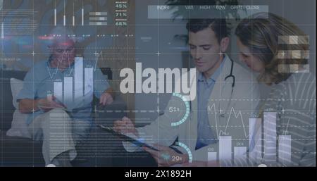 Image de graphiques financiers et de données sur le médecin masculin caucasien avec des patients Banque D'Images