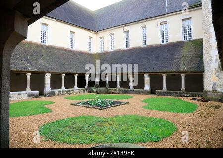 Cloître, monastère de l'ancien couvent Saint-François-et-Sainte-Claire, Mortagne-au-Perche, département de l'Orne, région Normandie, France Banque D'Images