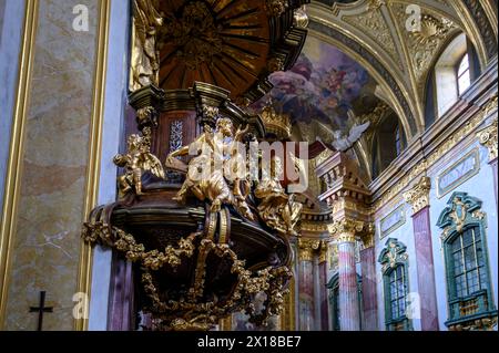 Vienne, Autriche. L'intérieur de l'église jésuite (Jesuitenkirche), également connue sous le nom d'église universitaire (Universitätskirche) sur Ignaz Seipel Platz Banque D'Images