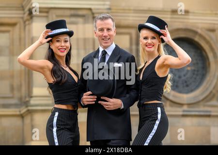 Légende : (DE GAUCHE À DROITE : Kelly Chow, Anton du Beke et Rosie Ward). Anton du Beke Foxtrots se fraye un chemin dans son Fringe Debut Show, 'un après-midi avec Anto Banque D'Images