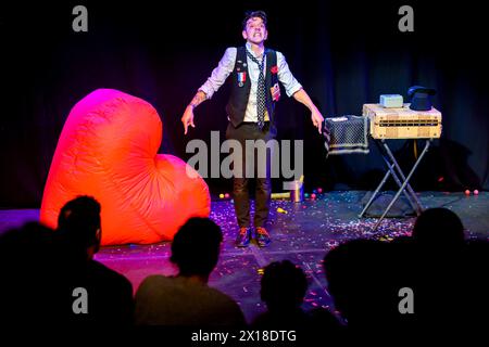 Mario the Maker Magician, Underbelly, George Square Banque D'Images