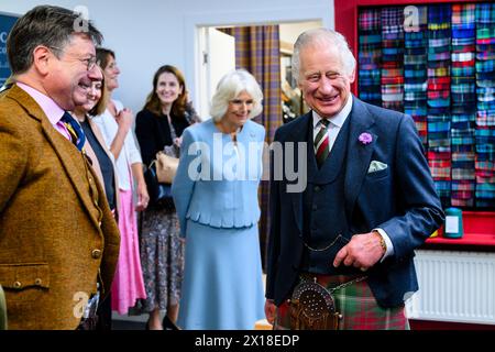 Le roi Charles visite le moulin de Lochcarron Banque D'Images