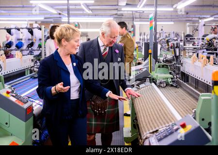 Le roi Charles visite le moulin de Lochcarron Banque D'Images