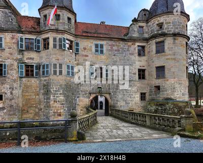 Mitwitz douvit le château sous un ciel nuageux. Mitwitz, Kronach, haute-Franconie, Bavière, Allemagne Banque D'Images