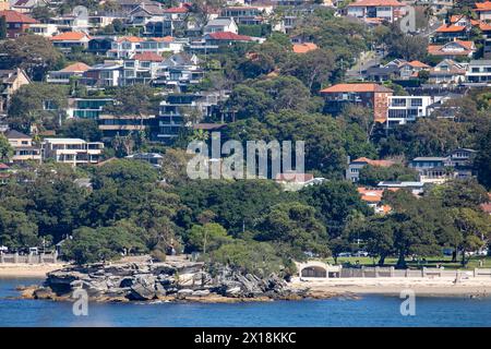 Balmoral et Edwards plage à Mosman, avec Mosman logement et maisons résidentielles derrière la plage, Sydney, Nouvelle-Galles du Sud, Australie, 2024 Banque D'Images