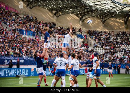 Paris, France. 14 avril 2024. Annaelle Deshaye de France et Emeline gros de France lors du match de rugby féminin des six Nations 2024 entre la France et l'Italie le 14 avril 2024 au stade Jean Bouin à Paris - photo Antoine Massinon/A2M Sport Consulting/DPPI crédit : DPPI Media/Alamy Live News Banque D'Images