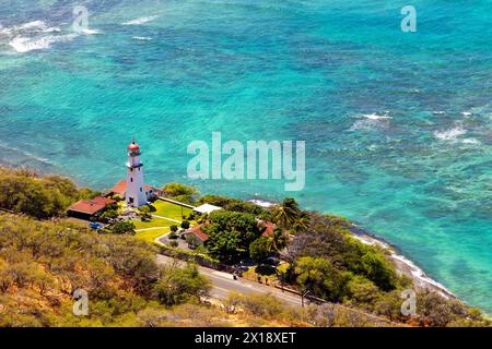 Vue aérienne du phare de Diamond Head à Honolulu, sur l'île de O'ahu, Hawaï. Construit en 1917 au sud de la plage de Waikiki, il a été classé o Banque D'Images