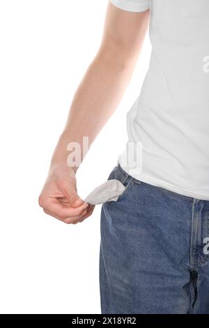 Pauvre homme montrant une poche vide sur fond blanc, gros plan Banque D'Images