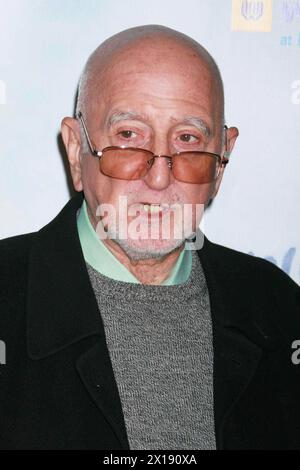 Dominic Chianese arrive à la première mondiale de « Wintuk », la toute nouvelle création du Cirque du Soleil au WaMu Theater du Madison Square Garden à New York le 7 novembre 2007. Crédit photo : Henry McGee/MediaPunch Banque D'Images