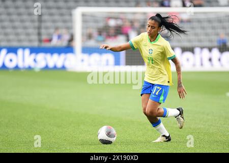 Columbus, Ohio, États-Unis. 9 avril 2024. L'attaquant brésilien Jaqueline (17 ans) porte le ballon contre le Japon dans leur match à Columbus, Ohio, États-Unis. Crédit : Brent Clark/Alamy Live News Banque D'Images