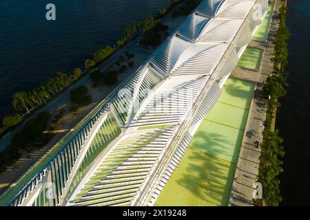Vue de dessus du bâtiment du Musée d'architecture moderne de demain à Rio de Janeiro Banque D'Images