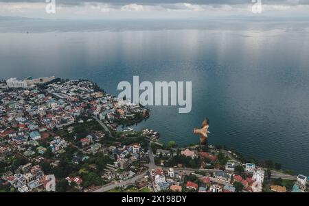 Goma. 14 avril 2024. Une photo de drone aérien prise le 14 avril 2024 montre une vue de Goma, province du Nord-Kivu, République démocratique du Congo. Crédit : Wang Guansen/Xinhua/Alamy Live News Banque D'Images