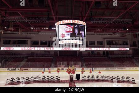 Denver, Colorado, États-Unis. 15 avril 2024. La Magness Arena est prévue pour la célébration DU Victory lundi soir. DU a fêté sa dixième année. Championnat de hockey NCAA pour homme. (Crédit image : © Hector Acevedo/ZUMA Press Wire) USAGE ÉDITORIAL SEULEMENT! Non destiné à UN USAGE commercial ! Crédit : ZUMA Press, Inc/Alamy Live News Banque D'Images