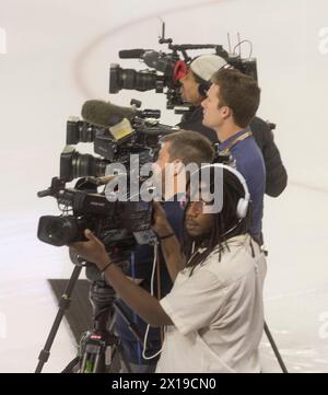 Denver, Colorado, États-Unis. 15 avril 2024. Toutes sortes de Denver Media enregistraient la célébration DU Victory à Magness Arena lundi soir. DU a fêté sa dixième année. Championnat de hockey pour homme. (Crédit image : © Hector Acevedo/ZUMA Press Wire) USAGE ÉDITORIAL SEULEMENT! Non destiné à UN USAGE commercial ! Crédit : ZUMA Press, Inc/Alamy Live News Banque D'Images