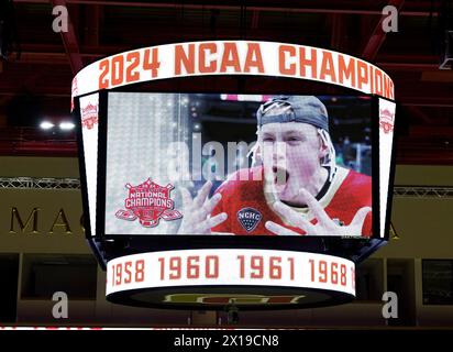 Denver, Colorado, États-Unis. 15 avril 2024. Le Jumbotron lors de la célébration DU Victory à Magness Arena lundi soir. DU a fêté sa dixième année. Championnat de hockey pour homme. (Crédit image : © Hector Acevedo/ZUMA Press Wire) USAGE ÉDITORIAL SEULEMENT! Non destiné à UN USAGE commercial ! Crédit : ZUMA Press, Inc/Alamy Live News Banque D'Images