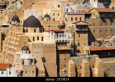 Bethléem, Palestine : vue rapprochée du monastère grec orthodoxe Mar Saba dans le désert à l'extérieur de Bethléem en Palestine. Banque D'Images