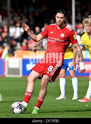 Klaidi Lolos de Crawley pendant le match Sky Bet EFL League Two entre Crawley Town et Colchester United au Broadfield Stadium, Crawley, Royaume-Uni - 13 avril 2024. Photo Simon Dack / images de téléobjectif. Usage éditorial exclusif. Pas de merchandising. Pour Football images, les restrictions FA et premier League s'appliquent inc. aucune utilisation d'Internet/mobile sans licence FAPL - pour plus de détails, contactez Football Dataco Banque D'Images