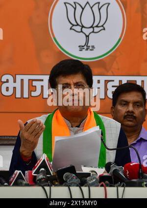 Mumbai, Inde. 15 avril 2024. MUMBAI, INDE - 15 AVRIL : le ministre syndical et candidat du BJP de la circonscription parlementaire nord de Mumbai, Piyush Goyal, s'adressant aux médias, au bureau du BJP, à Nariman point, le 15 avril 2024 à Mumbai, en Inde. (Photo de Bhushan Koyande/Hindustan Times/Sipa USA) crédit : Sipa USA/Alamy Live News Banque D'Images