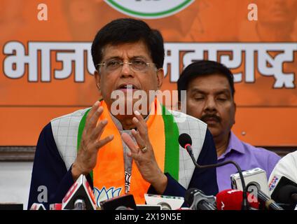 Mumbai, Inde. 15 avril 2024. MUMBAI, INDE - 15 AVRIL : le ministre syndical et candidat du BJP de la circonscription parlementaire nord de Mumbai, Piyush Goyal, s'adressant aux médias, au bureau du BJP, à Nariman point, le 15 avril 2024 à Mumbai, en Inde. (Photo de Bhushan Koyande/Hindustan Times/Sipa USA) crédit : Sipa USA/Alamy Live News Banque D'Images