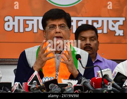 Mumbai, Inde. 15 avril 2024. MUMBAI, INDE - 15 AVRIL : le ministre syndical et candidat du BJP de la circonscription parlementaire nord de Mumbai, Piyush Goyal, s'adressant aux médias, au bureau du BJP, à Nariman point, le 15 avril 2024 à Mumbai, en Inde. (Photo de Bhushan Koyande/Hindustan Times/Sipa USA) crédit : Sipa USA/Alamy Live News Banque D'Images