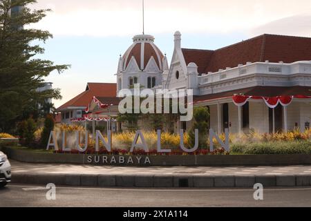 Balai Pemuda Surabaya est l'un des bâtiments historiques qui est protégé par le gouvernement de la ville de Surabaya. Banque D'Images