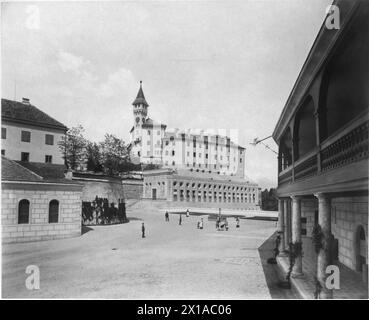 Château d'Ambras, vue sur le haut château avec le hall espagnol, 1890 - 18900101 PD1059 - Rechteinfo : droits gérés (RM) Banque D'Images
