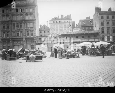 Vienne 1, à la cour, vue de la colonne de la peste du côté sud à travers la nonciature démolie vers Naglergasse (Nagler Alley) 19ff, 10.08.1913 - 19130810 PD0007 - Rechteinfo : Rights Managed (RM) Banque D'Images