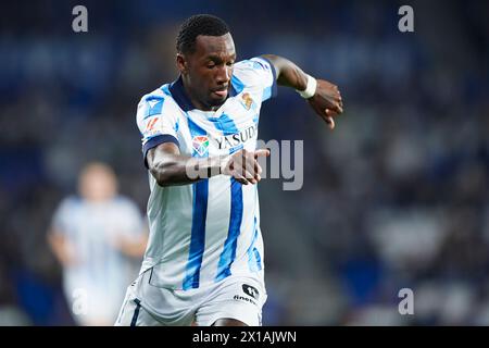 Sheraldo Becker de Real Sociedad regarde pendant le match LaLiga EA Sports entre Real Sociedad et UD Almeria au stade Reale Arnea le 14 avril 2 Banque D'Images