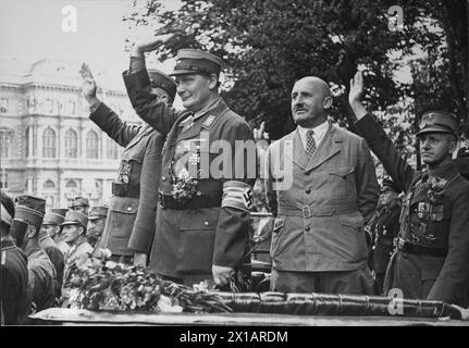 Congrès du parti national-socialiste Gau à Vienne, invité d'honneur allemand, de gauche à droite : Ernst Roehm, Hermann Goering, Julius Streicher, 1932 - 19320101 PD4504 - Rechteinfo : Rights Managed (RM) Banque D'Images