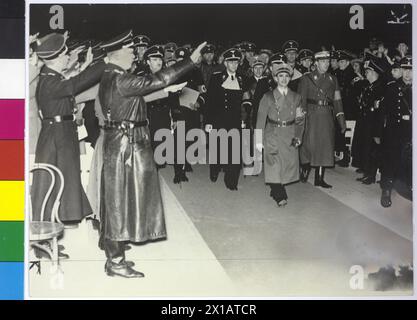 Goebbels à Vienne, Goebbels sur le chemin de son discours électoral à l'occasion du plébiscite dans la salle des chemins de fer du Nord-Ouest gauche à côté de lui Seyss-Inquart, juste derrière Kaltenbrunner, 29.3.1938 - 19380329 PD0018 - Rechteinfo : Rights Managed (RM) Banque D'Images